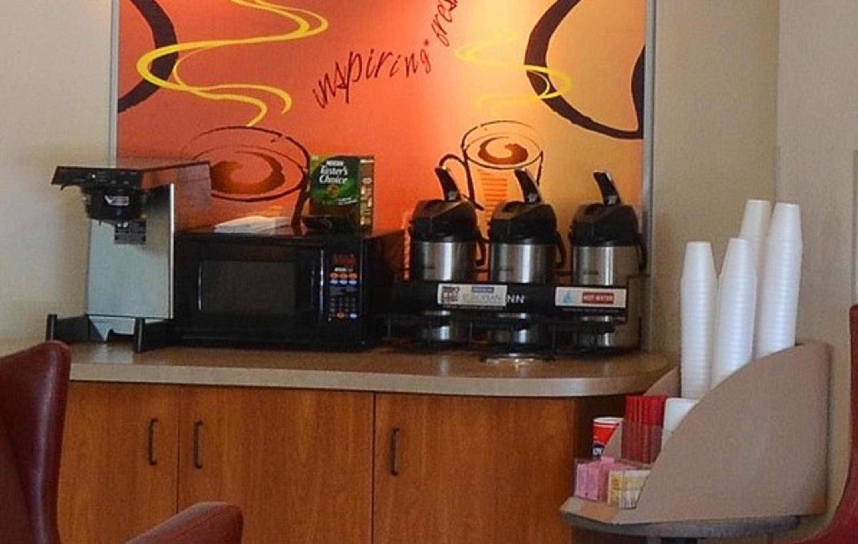 Red Roof Inn San Antonio Airport - Image 3