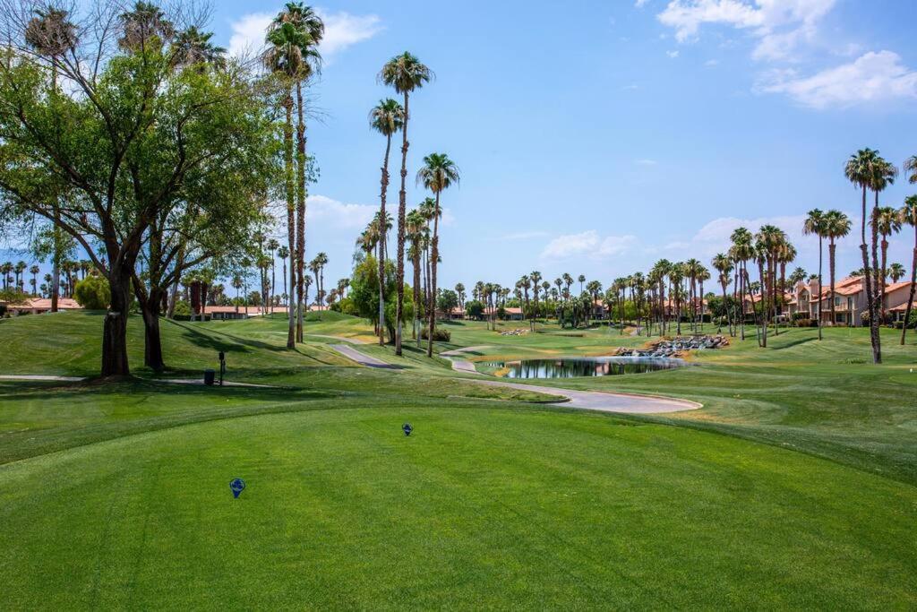 Sunny Palm Desert Escape on Golf Course