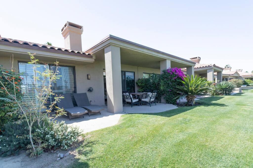 Sunny Palm Desert Escape on Golf Course