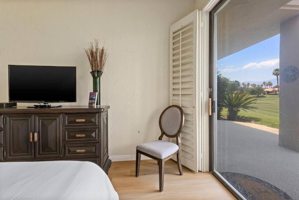 Sunny Palm Desert Escape on Golf Course