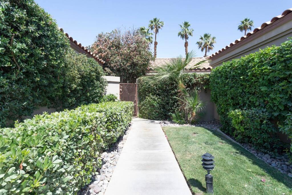 Sunny Palm Desert Escape on Golf Course