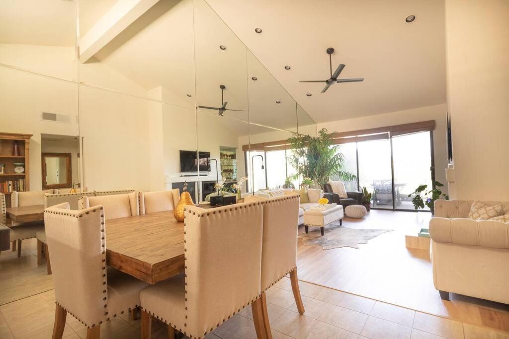 Sunny Palm Desert Escape on Golf Course