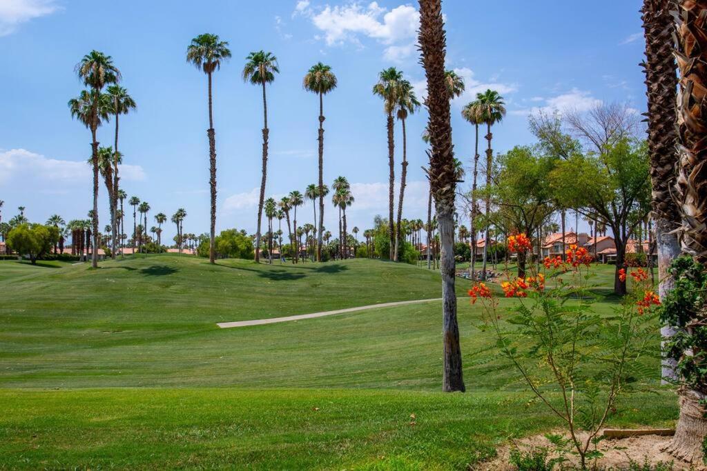 Sunny Palm Desert Escape on Golf Course