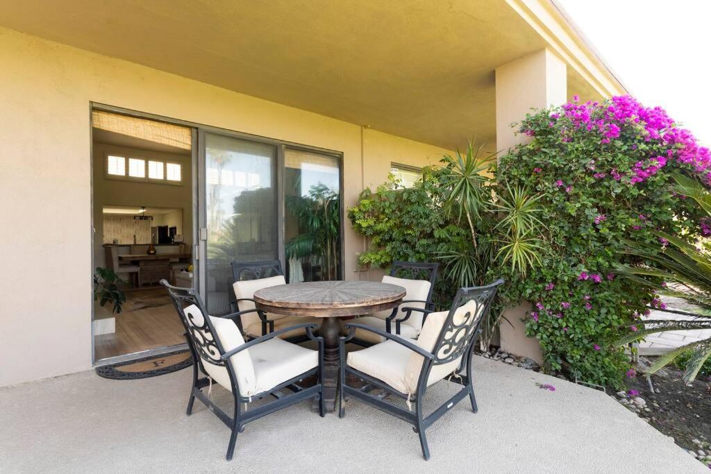Sunny Palm Desert Escape on Golf Course