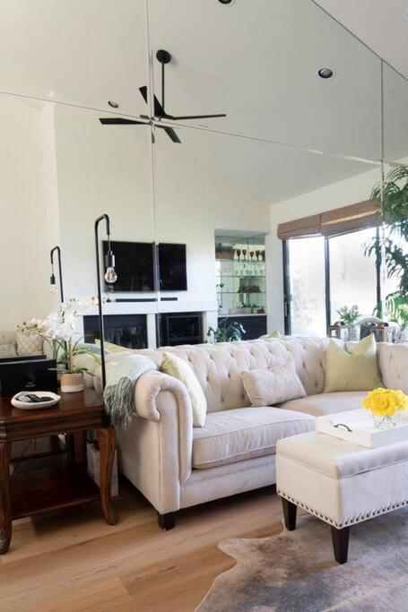 Sunny Palm Desert Escape on Golf Course