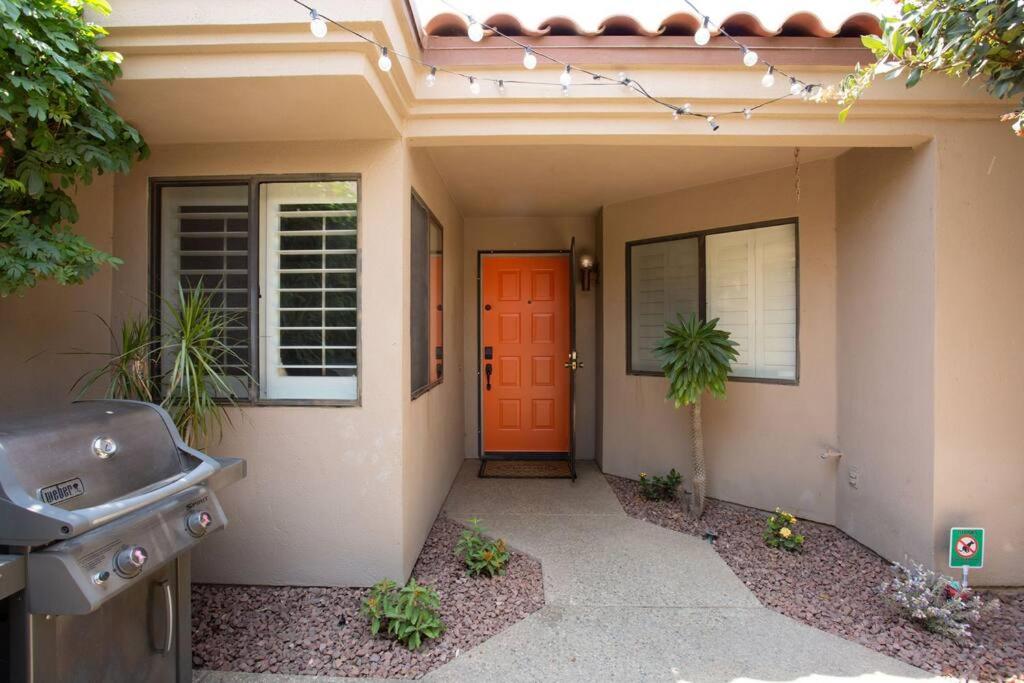 Sunny Palm Desert Escape on Golf Course