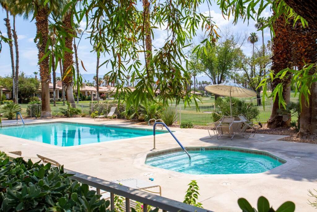 Sunny Palm Desert Escape on Golf Course