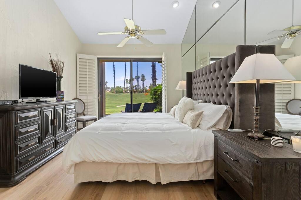 Sunny Palm Desert Escape on Golf Course
