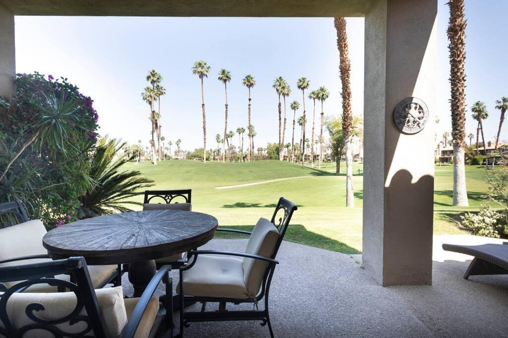 Sunny Palm Desert Escape on Golf Course