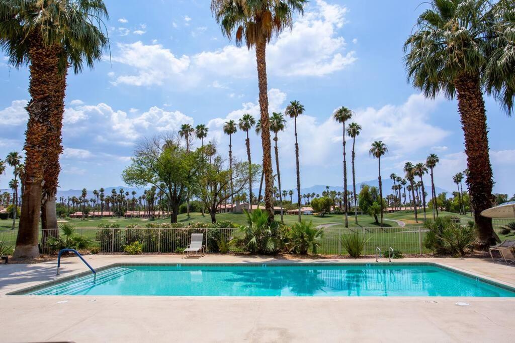 Sunny Palm Desert Escape on Golf Course
