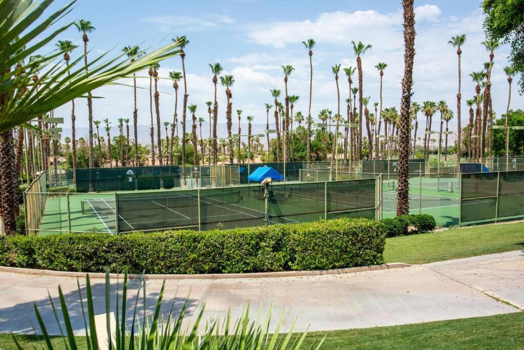 Sunny Palm Desert Escape on Golf Course