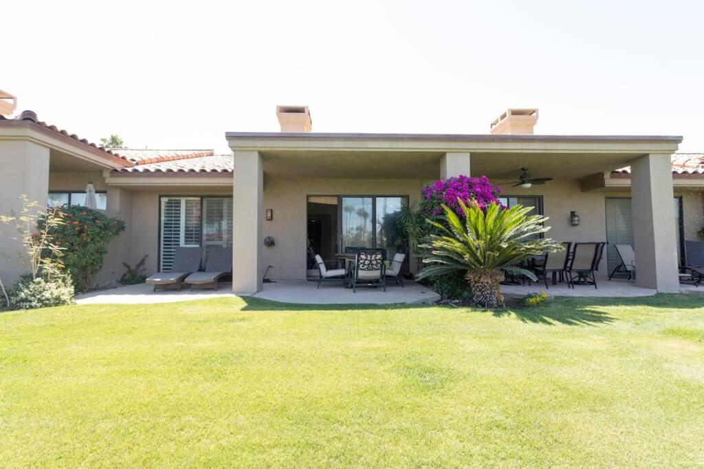 Sunny Palm Desert Escape on Golf Course
