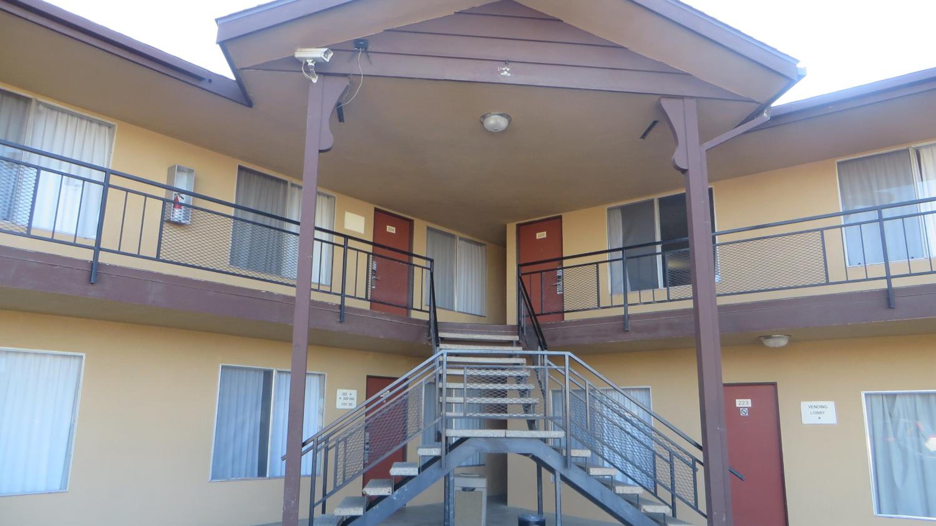 Hotel Salina Beaumont CA - Property Image 2