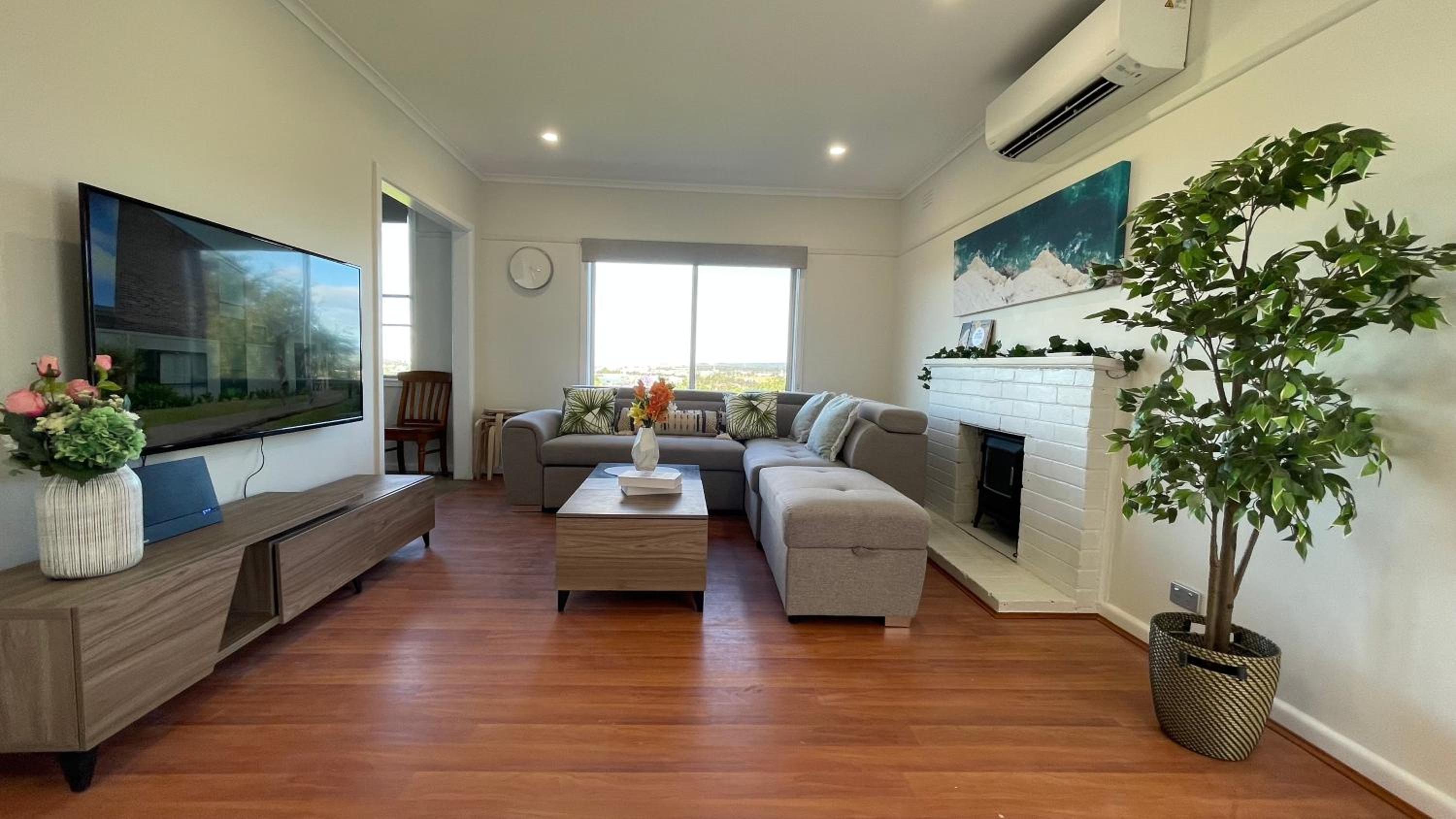 Morwell Pet friendly 3 BRMS Rental home Free Wi-fi