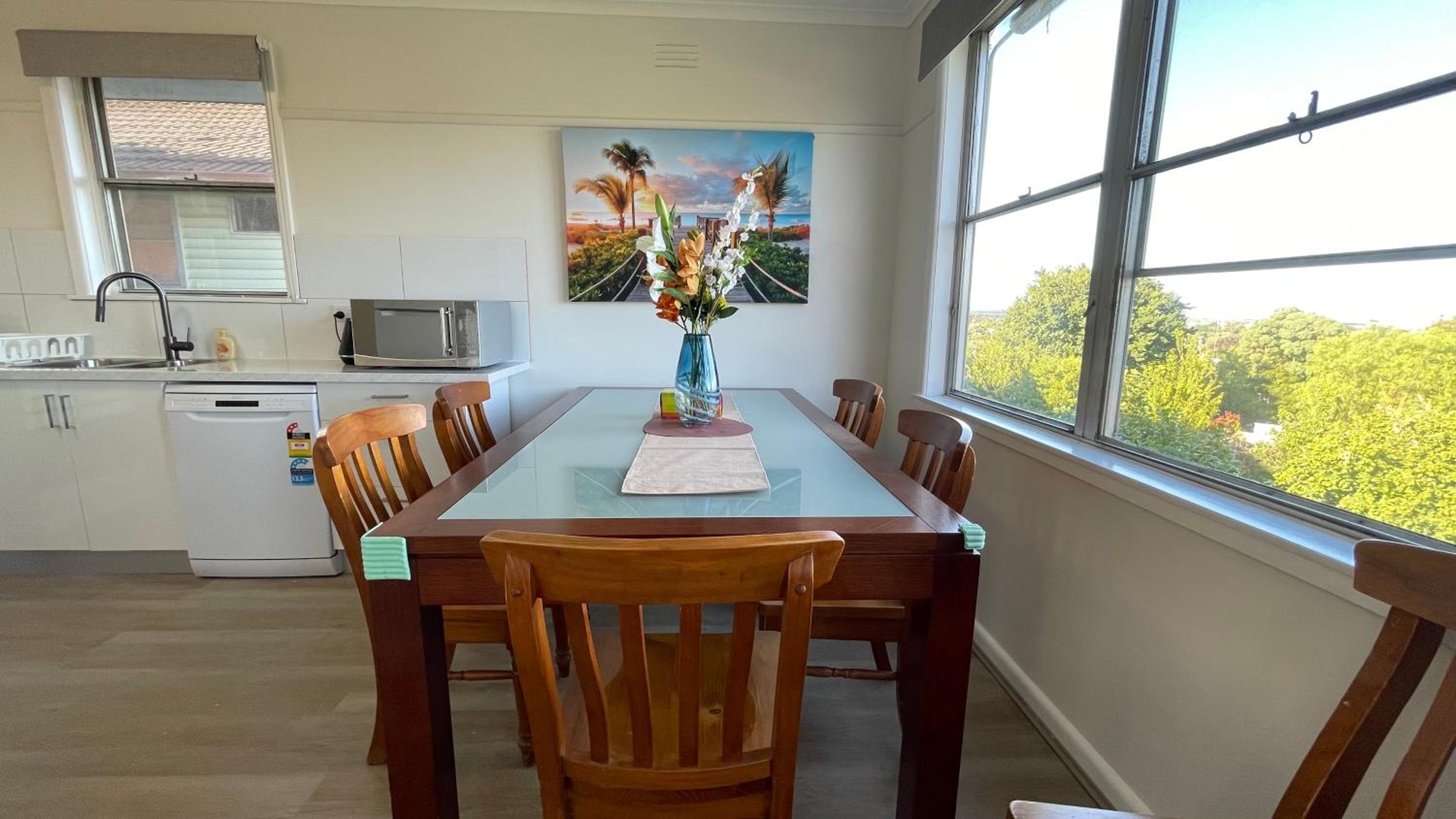 Morwell Pet friendly 3 BRMS Rental home Free Wi-fi