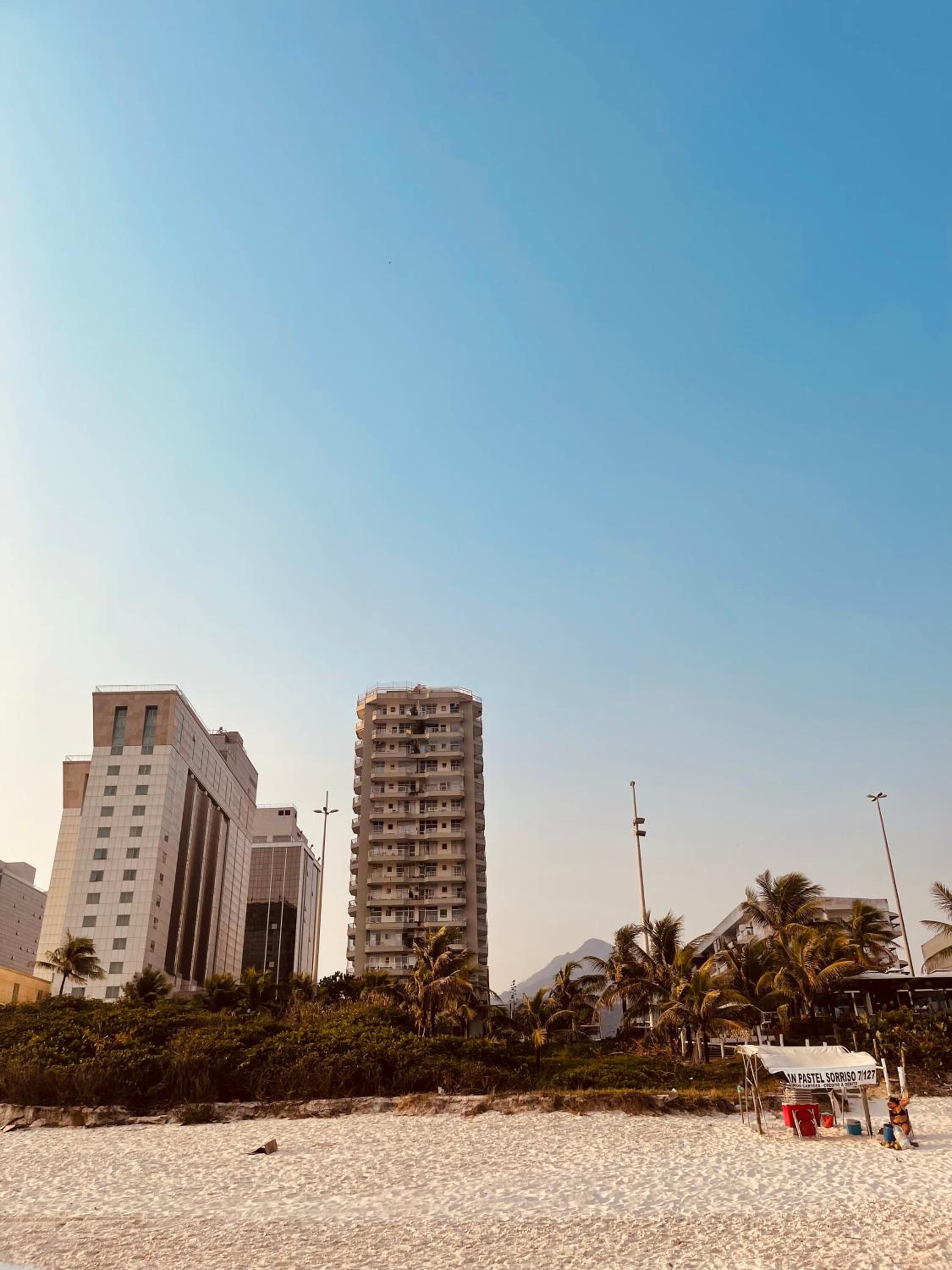 Pé na areia! Apart hotel com vista para o mar e lazer completo! Front beach apartment with ocean view and amenities!
