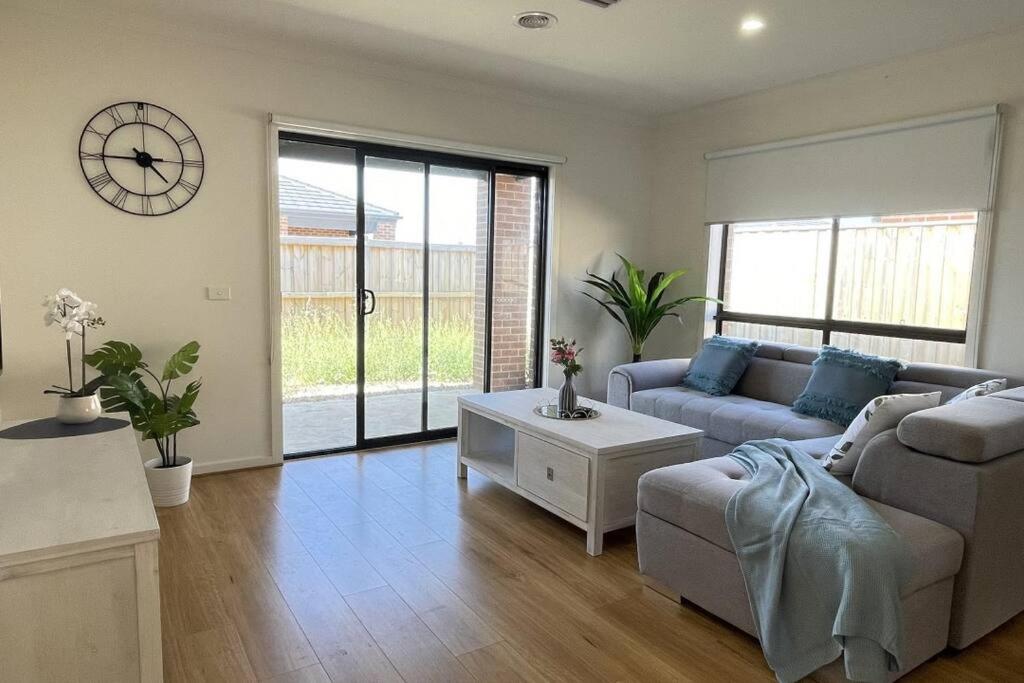 New 5-BRM Rental House Free Parking Wifi @Melton