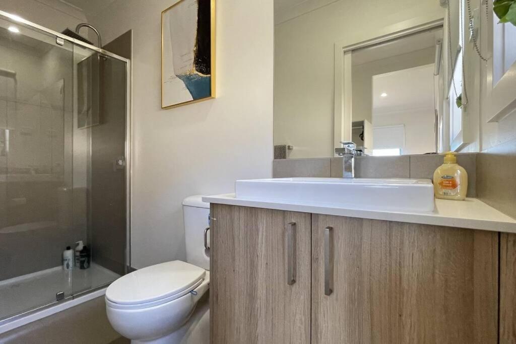 New 5-BRM Rental House Free Parking Wifi @Melton