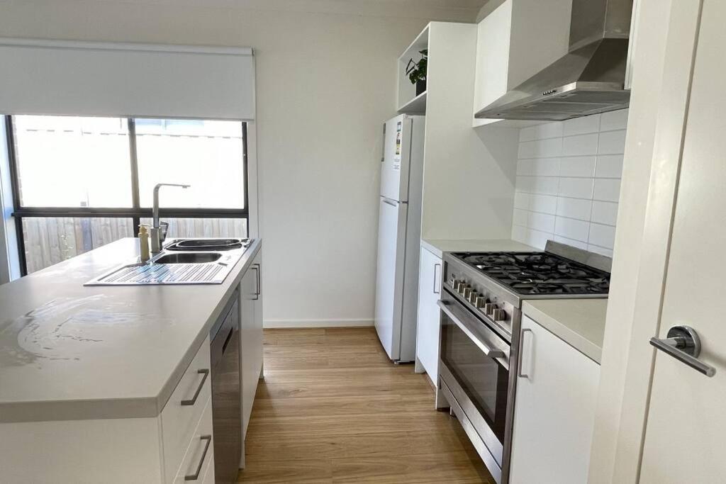 New 5-BRM Rental House Free Parking Wifi @Melton