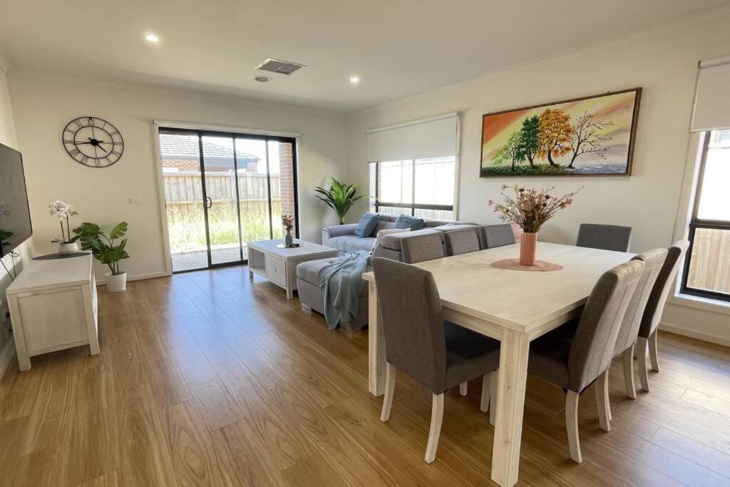 New 5-BRM Rental House Free Parking Wifi @Melton