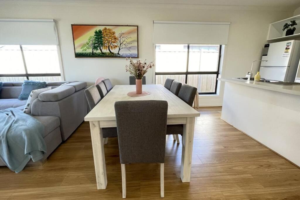 New 5-BRM Rental House Free Parking Wifi @Melton