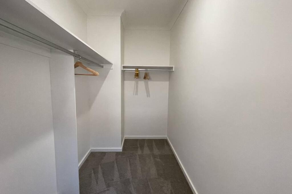 New 5-BRM Rental House Free Parking Wifi @Melton
