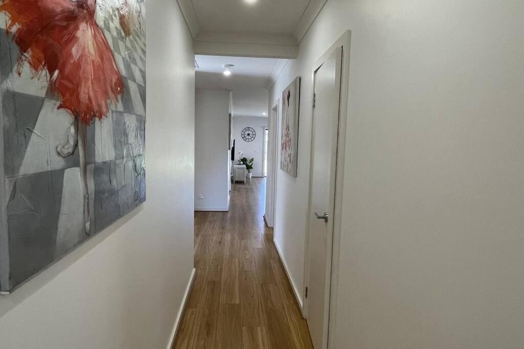 New 5-BRM Rental House Free Parking Wifi @Melton