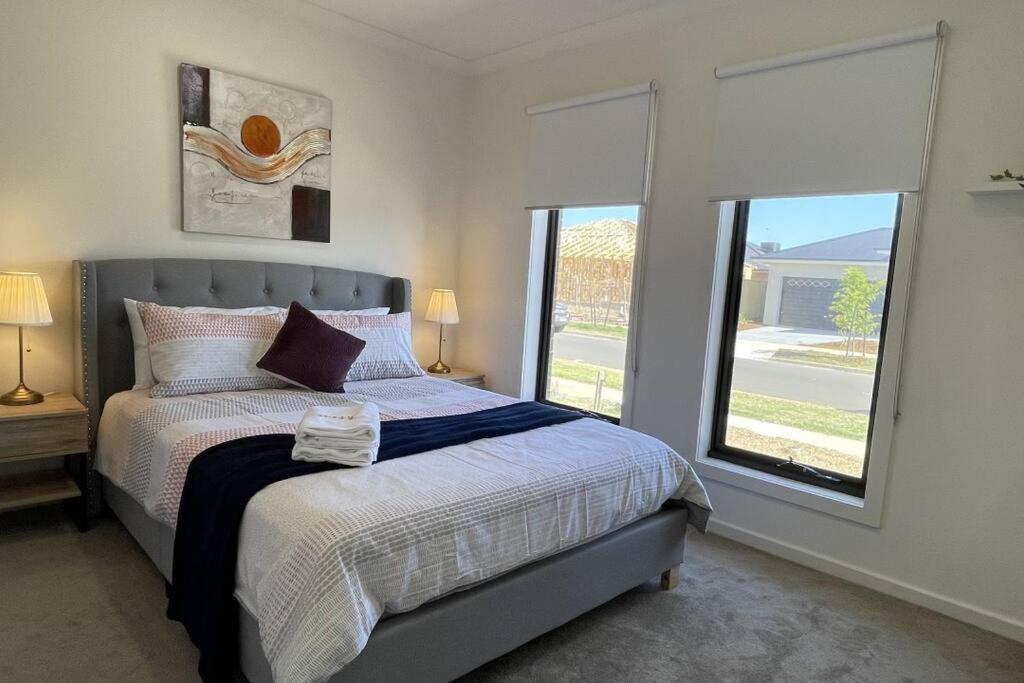 New 5-BRM Rental House Free Parking Wifi @Melton