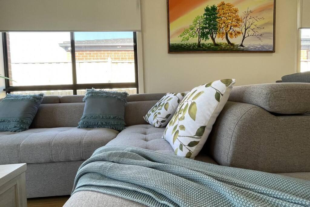 New 5-BRM Rental House Free Parking Wifi @Melton