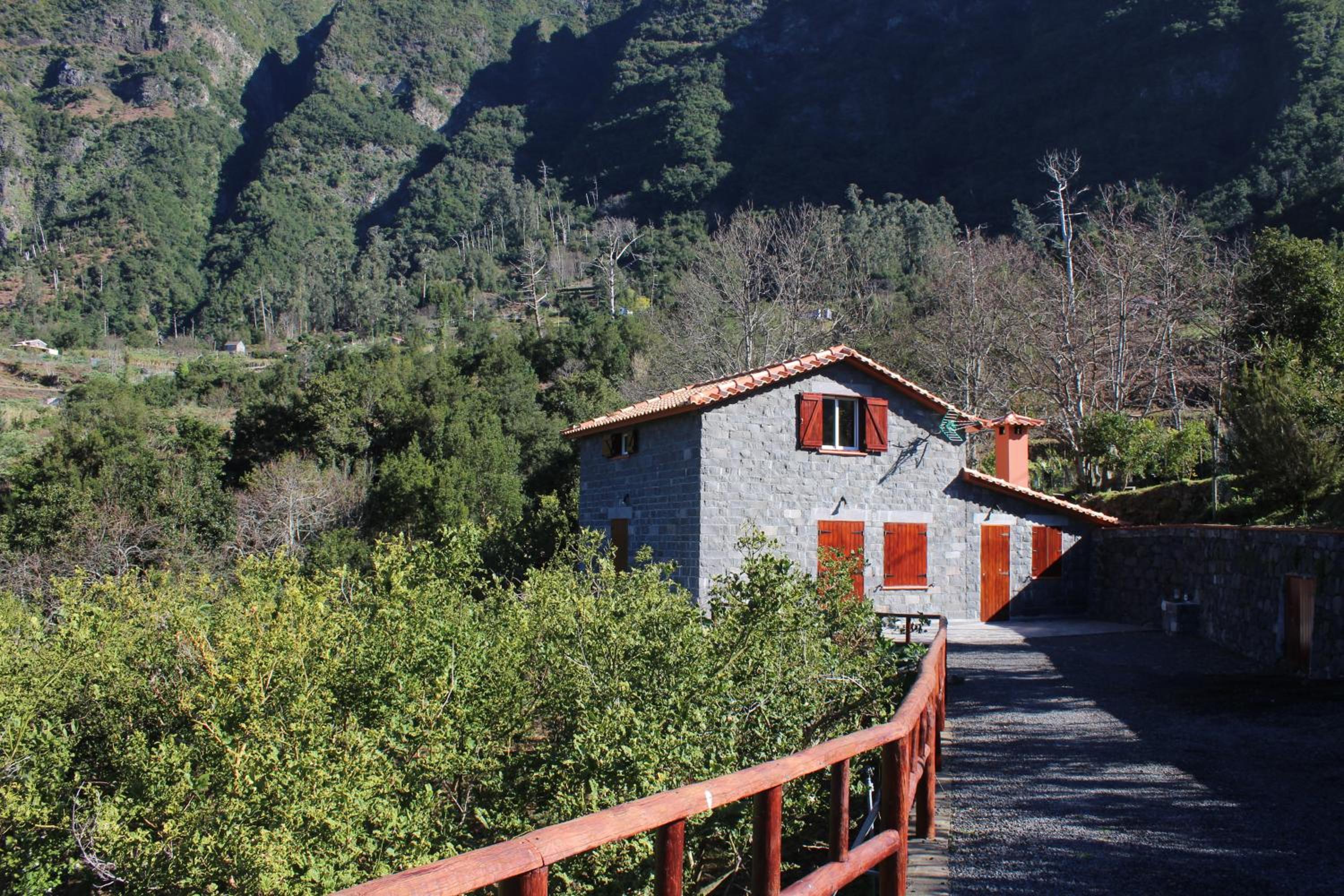 Lameiros Cottage view 2