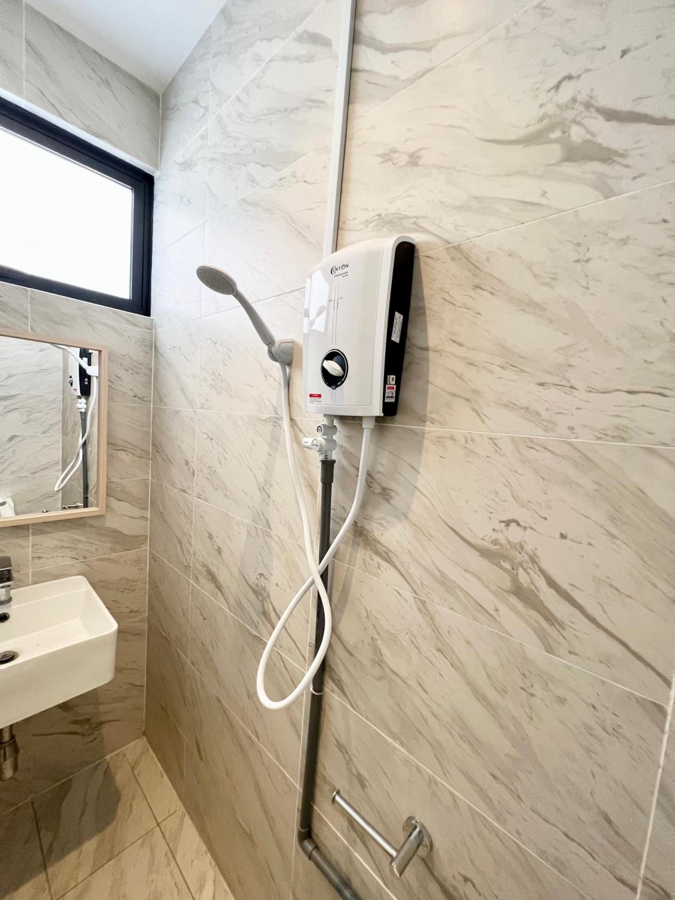 Imperio Residences Private Bathtub or Jacuzzi by Nestcove photo 8