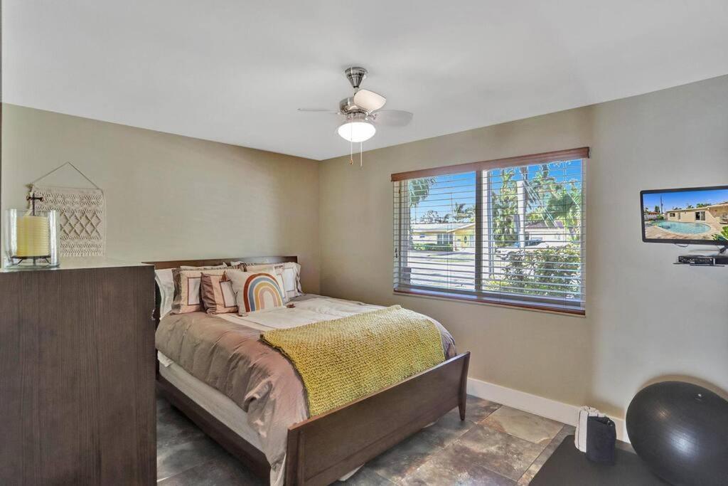 Hollywood Villa close to the BEACH w/HEATED POOL view 5