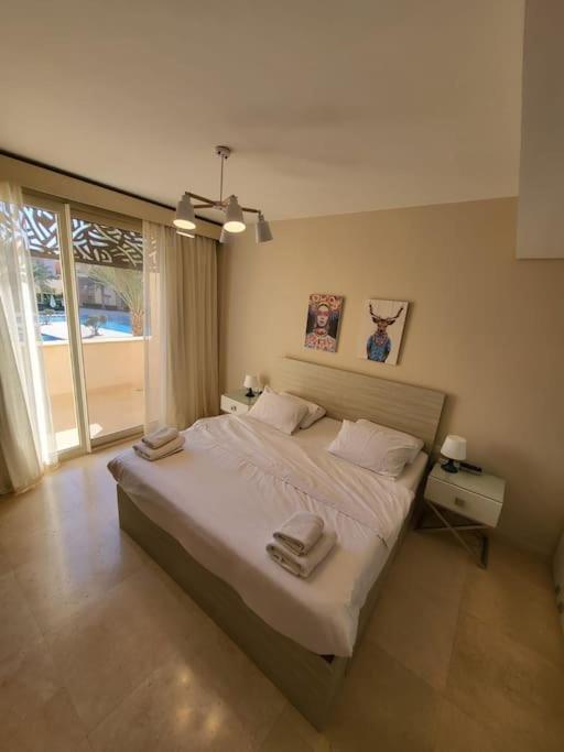 Mangroovy Ritzy, Cerulean appartement by the pool