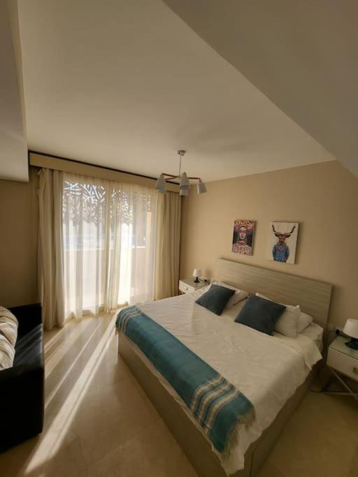 Mangroovy Ritzy, Cerulean appartement by the pool