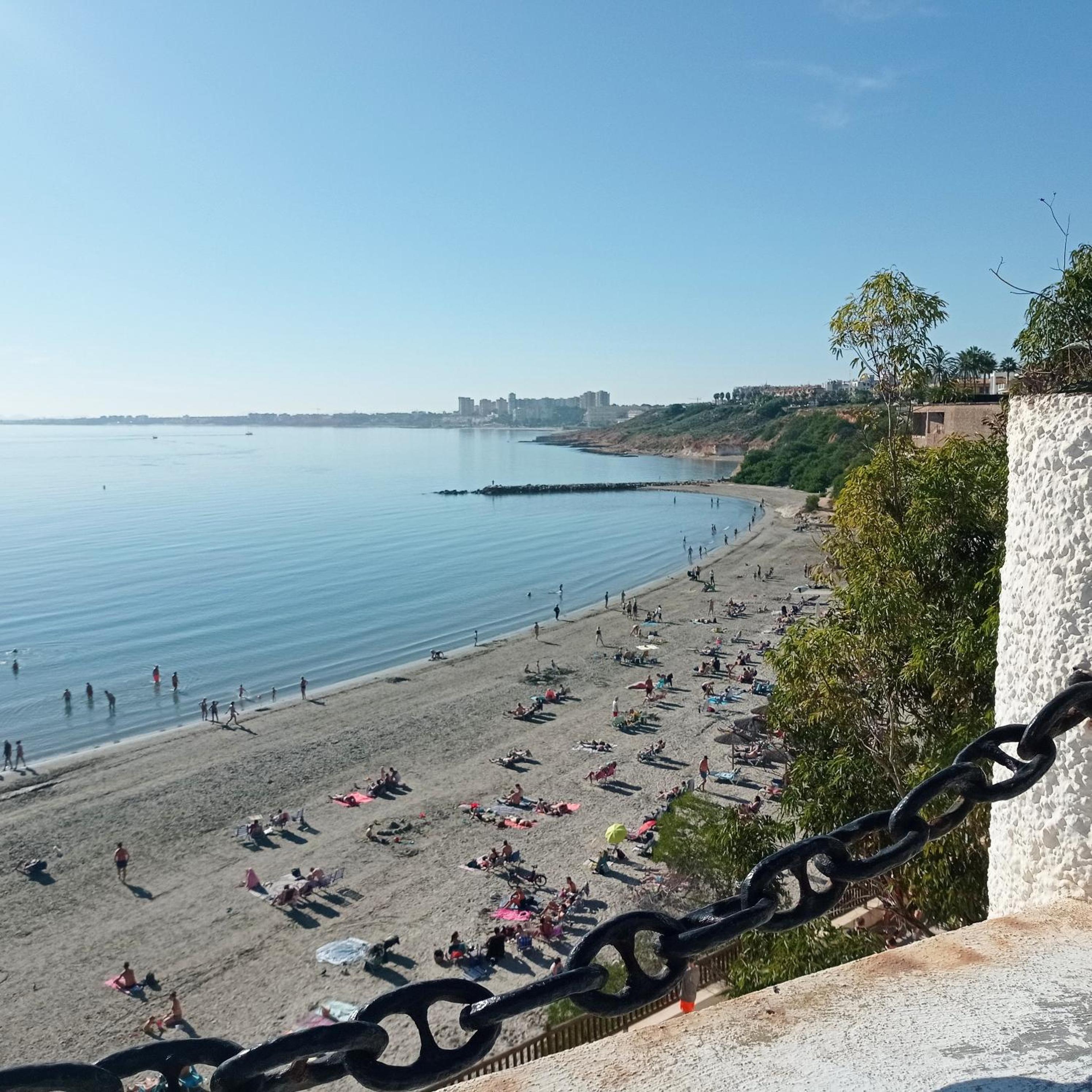 TOWNHOUSE 1 minute walk to Villamartin plaza
