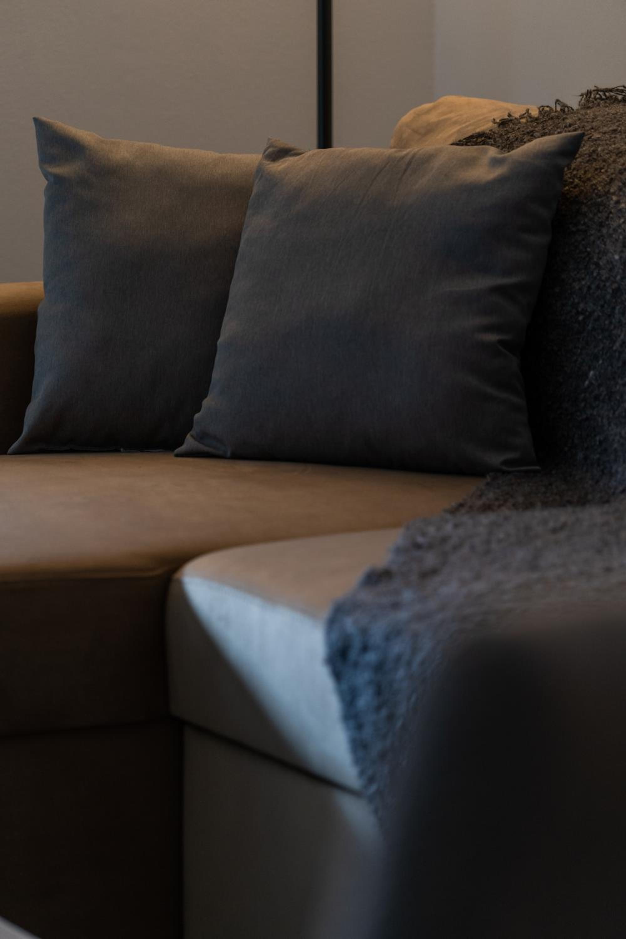 Relaxing 1bd apt. w/private balcony