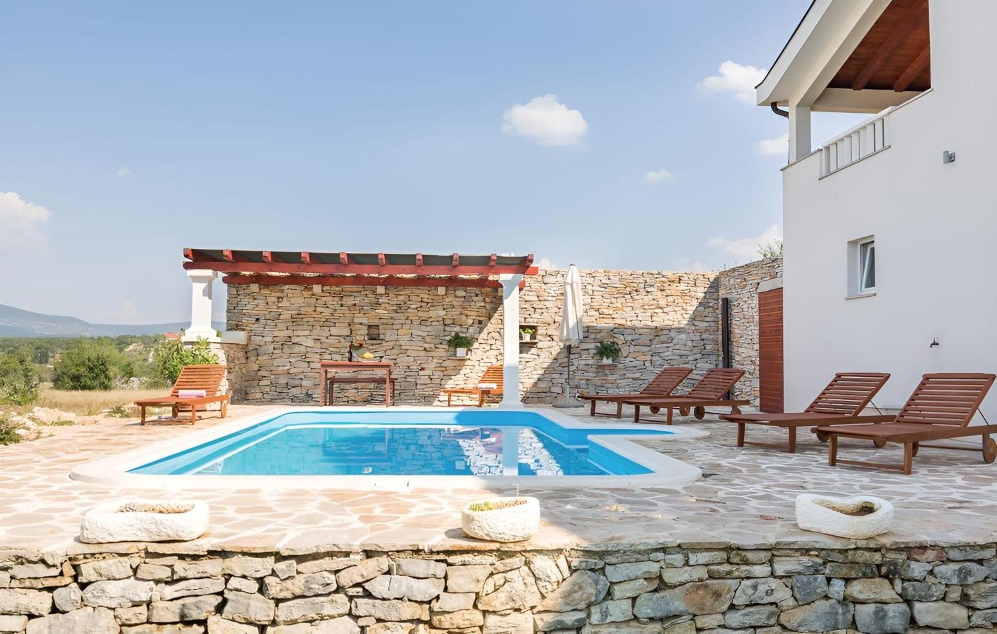 Villa Ivy with perfect privacy, pool, sauna and jacuzzi view 5