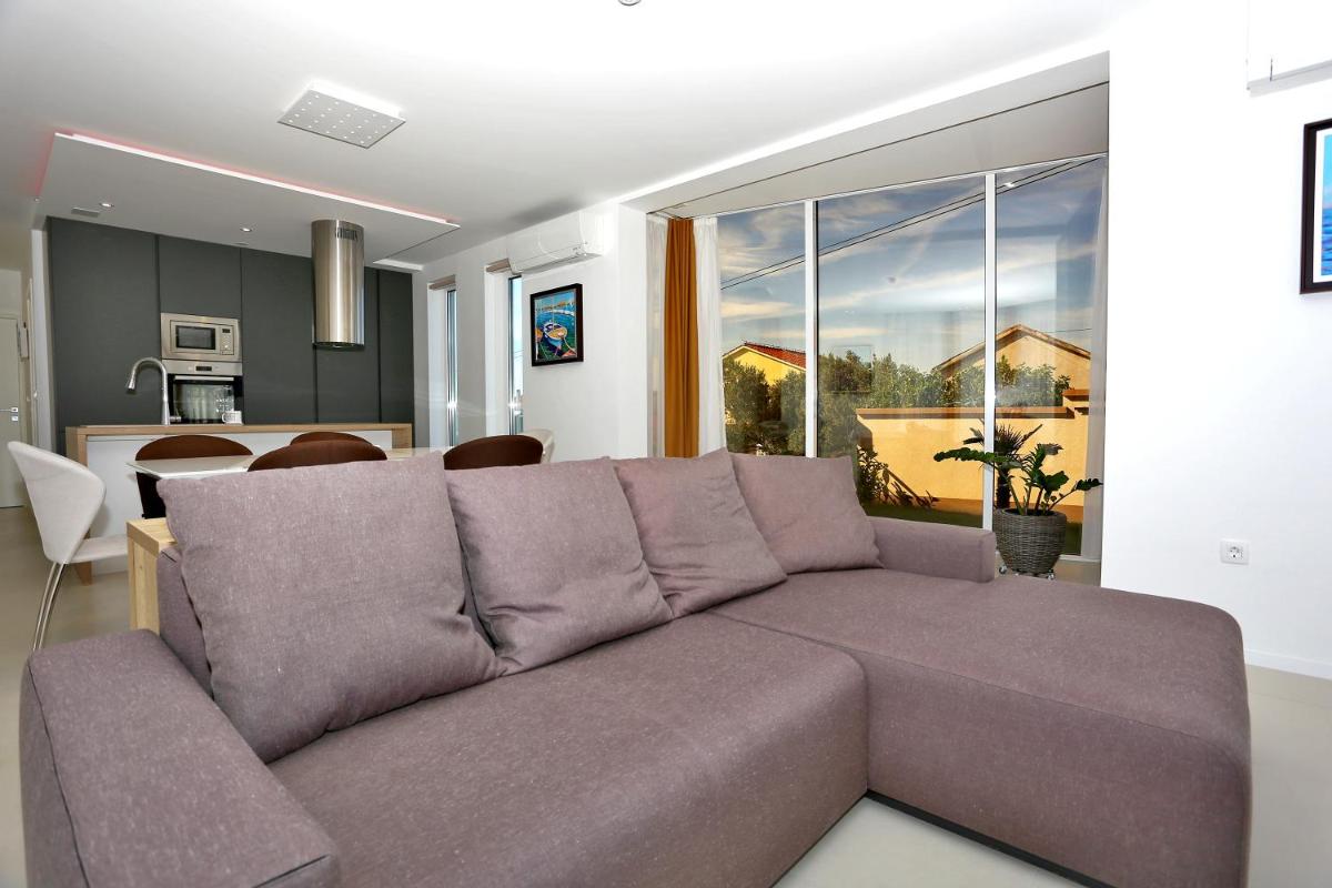 Villa Art gallery apartments view 4