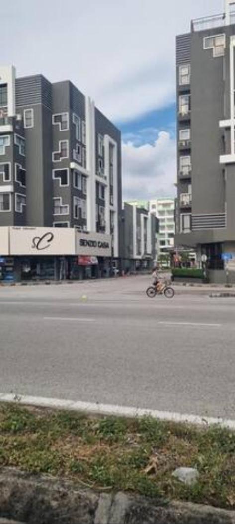 B3 Superb PoolView Manhattan Waterpark Homestay Ipoh4-8Pax NETFLIX