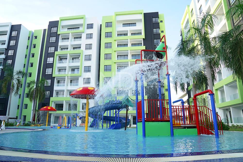B3 Superb PoolView Manhattan Waterpark Homestay Ipoh4-8Pax NETFLIX photo 2
