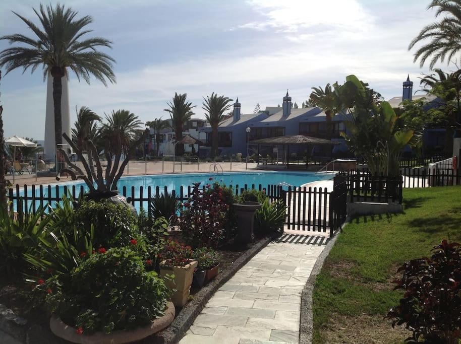 Luxury Beach - Heated pool & Beachfront access view 5