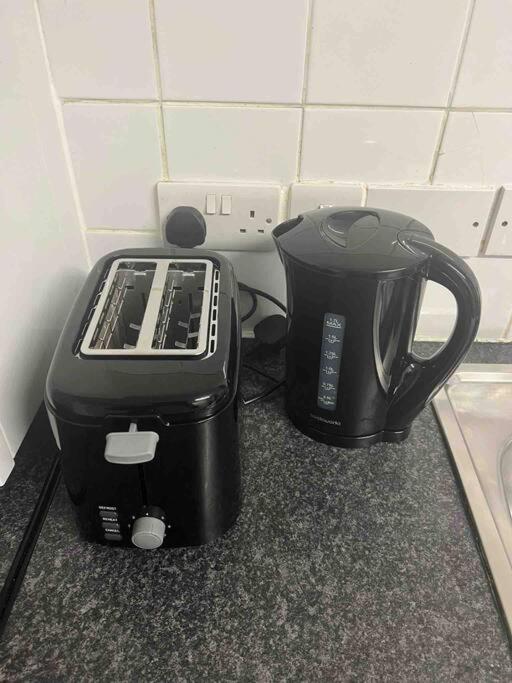 Spacious One Bedroom Private Flat in Brixton +Wifi