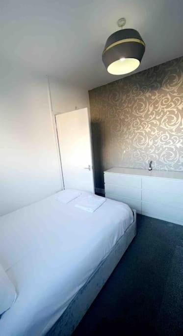 Spacious One Bedroom Private Flat in Brixton +Wifi