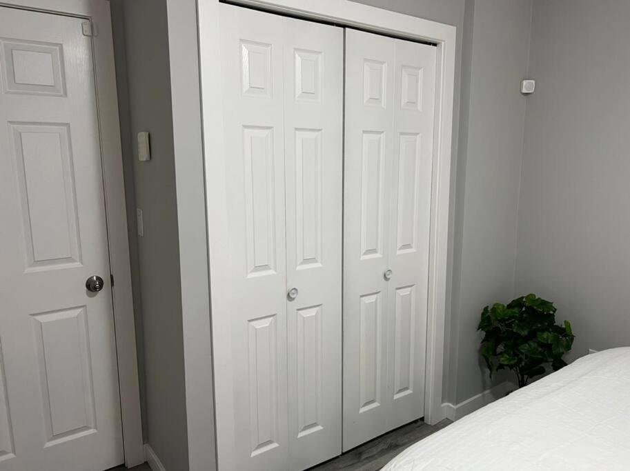 Cozy Modern and Lavish 2 Bedroom Basement Suite