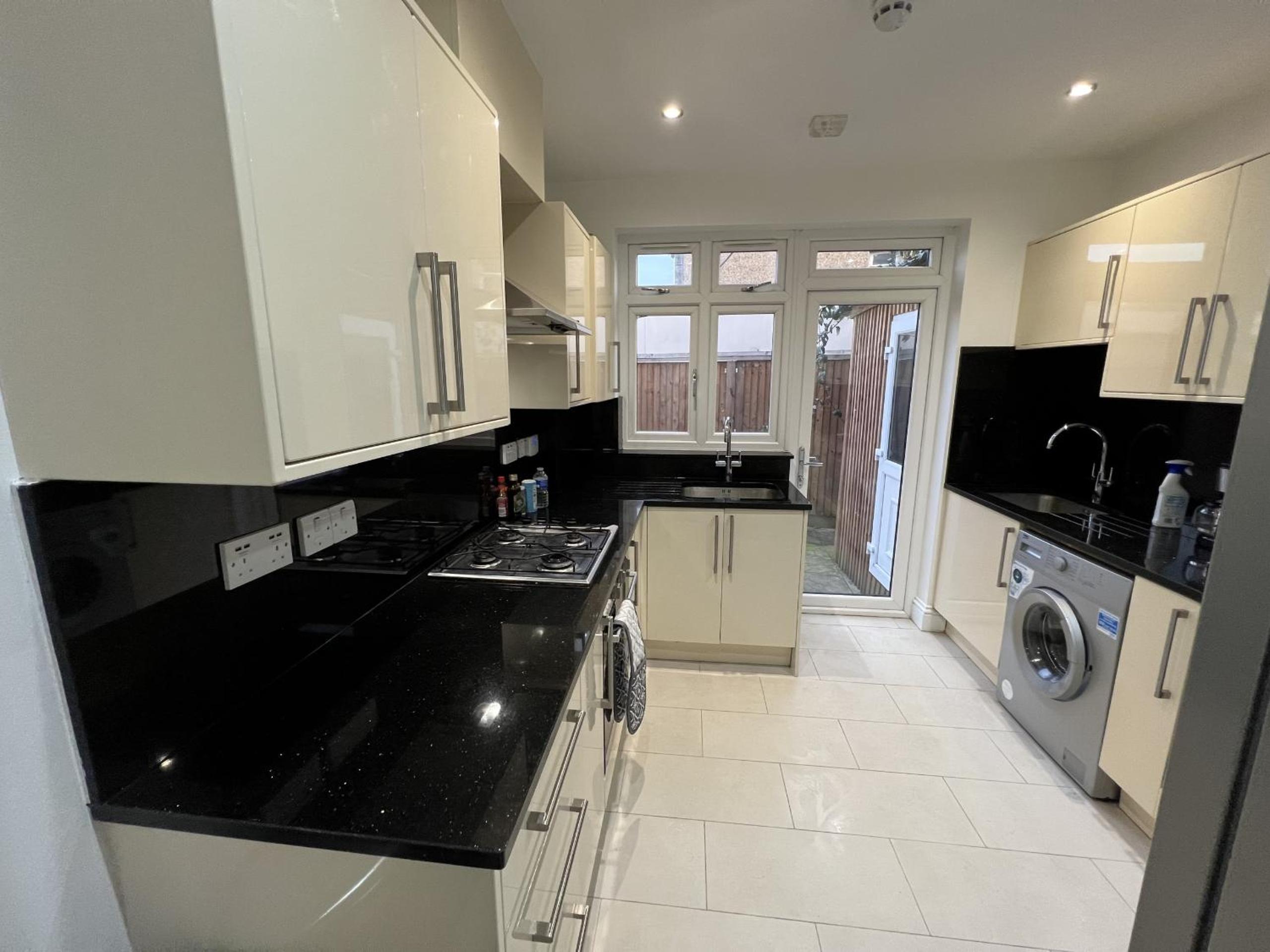 4 Wharncliffe Drive