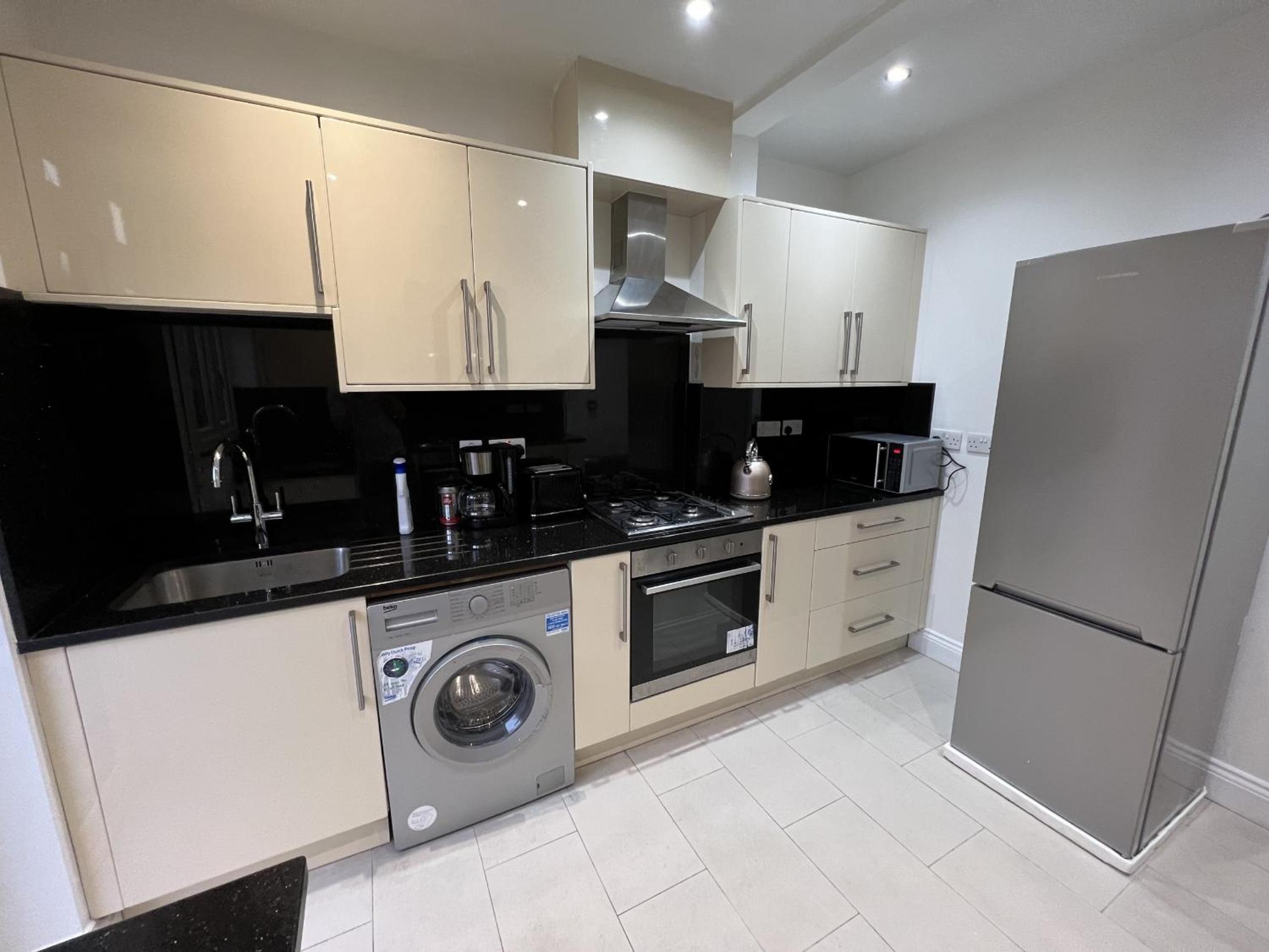4 Wharncliffe Drive