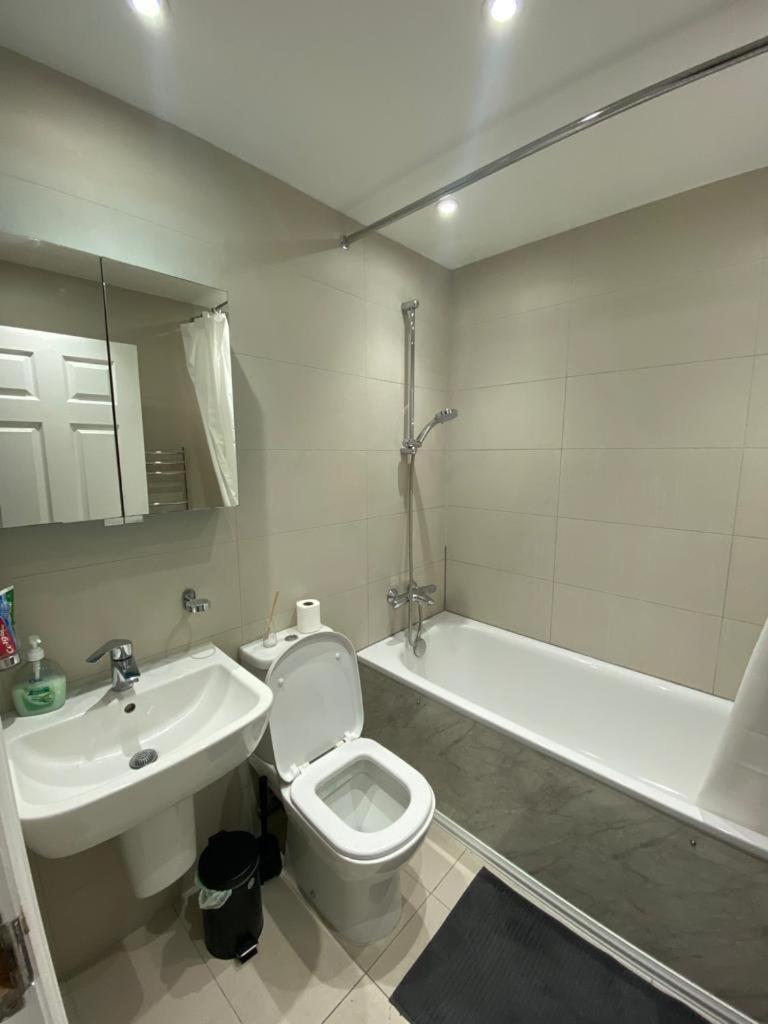 4 Wharncliffe Drive