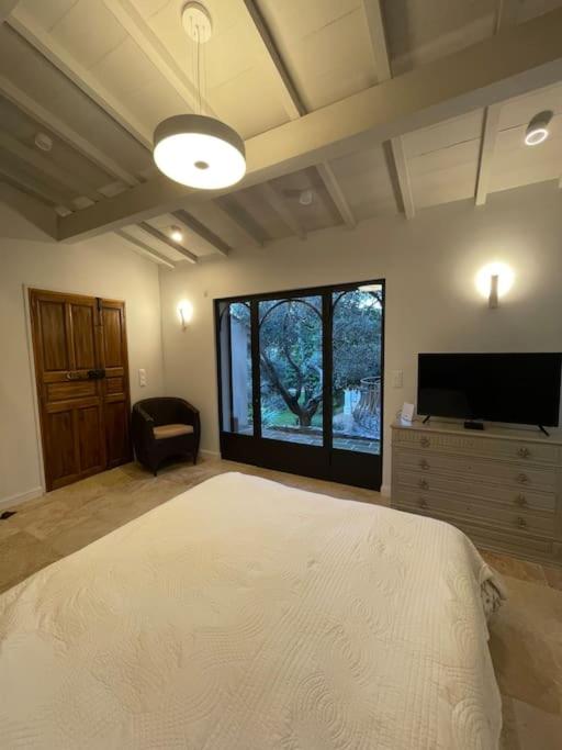 Villa Magnanarelle Exclusive Provence House with Pool & Panoramic Views