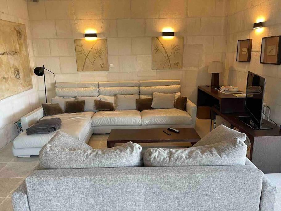 Villa Magnanarelle Exclusive Provence House with Pool & Panoramic Views