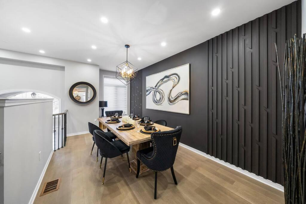 Modern 4 Level home-Game room/Parking/Near Airport